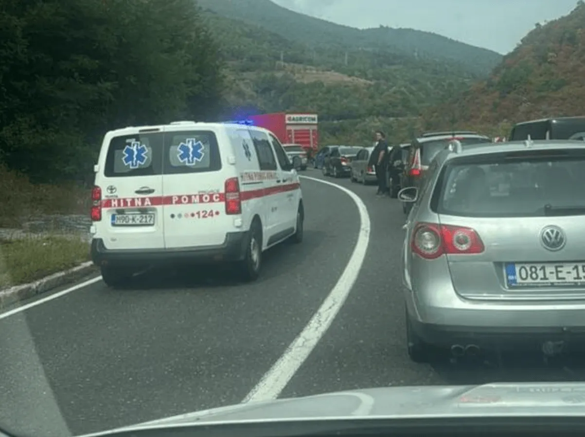 Potpuno obustavljen saobraćaj na Bradini nakon teškog sudara