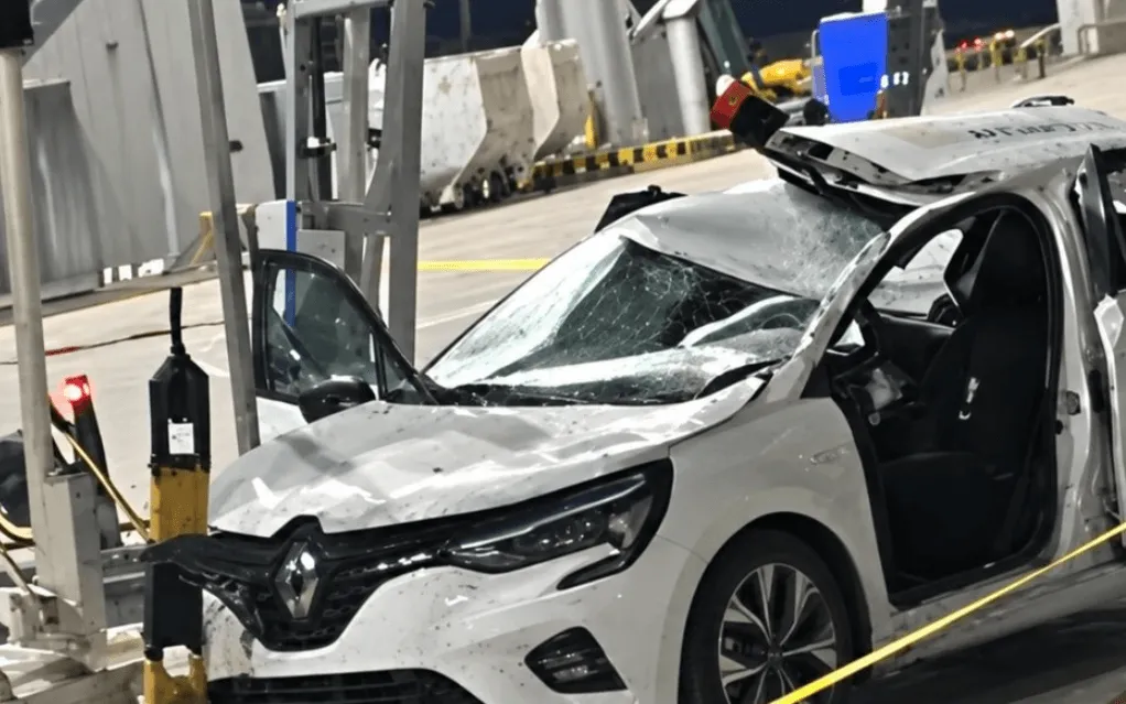 Muškarac iz BiH teško povrijeđen nakon što je automobilom udario u avion
