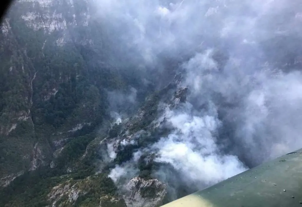 Ponovo se širi požar na Čvrsnici, hitno potrebno gašenje iz zraka
