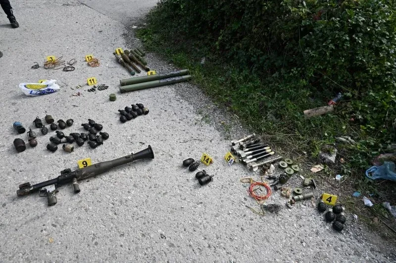 Potjera u BiH, iz vozila izbacivali bombe, mine, zolje, tromblone i rakete 