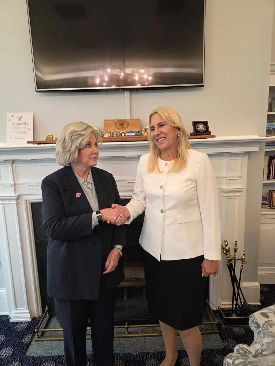 Željka Cvijanović sa šeficom kabineta američkog predsjednika Trumpa