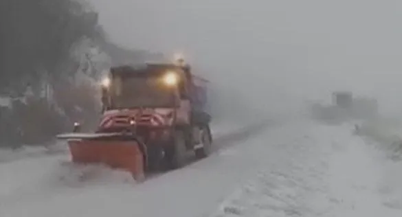 Snijeg zatrpao jednu od najpoznatijih cesta Evrope, vozačima stiglo upozorenje