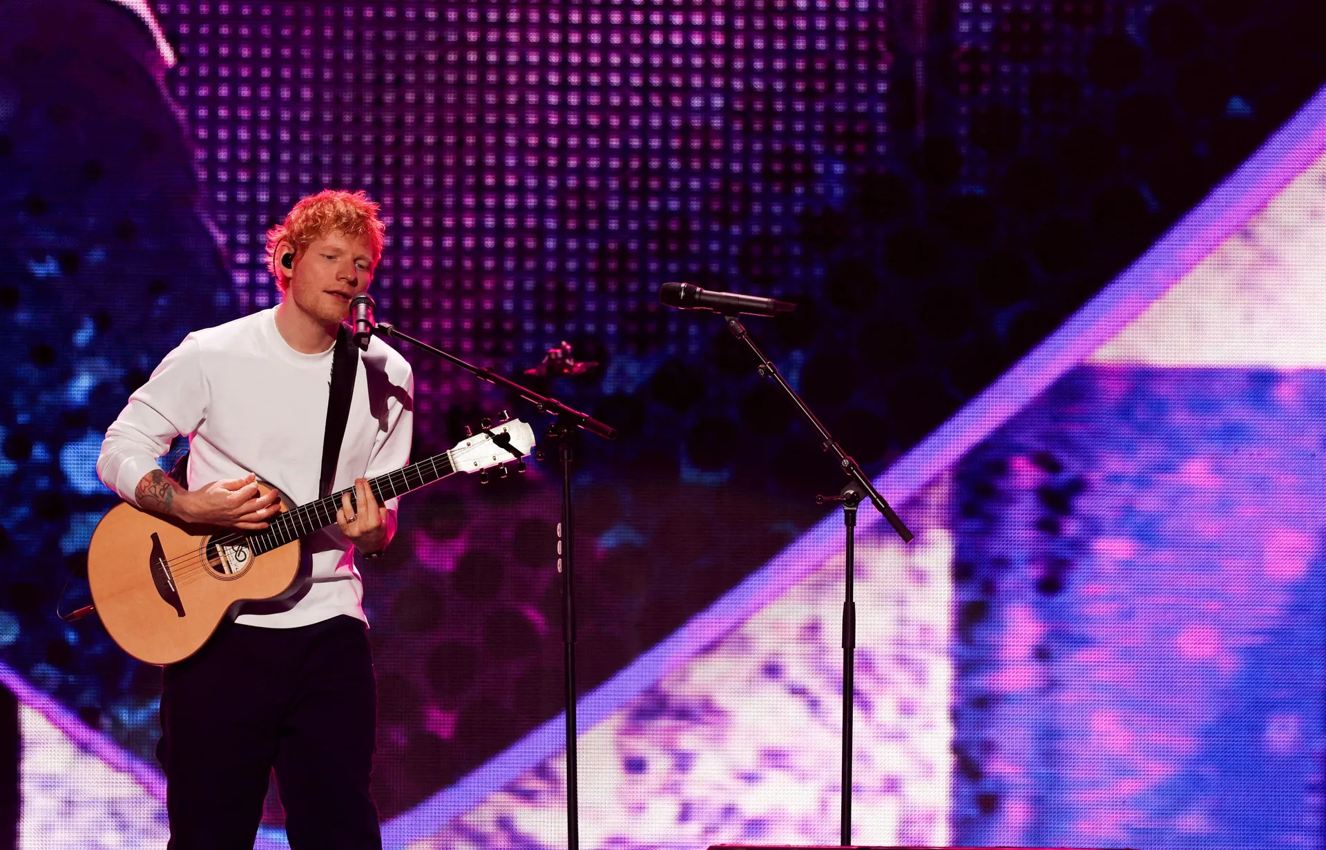 Ed Sheeran ostao bez ekipe i pola miliona pratilaca, turneja u problemima
