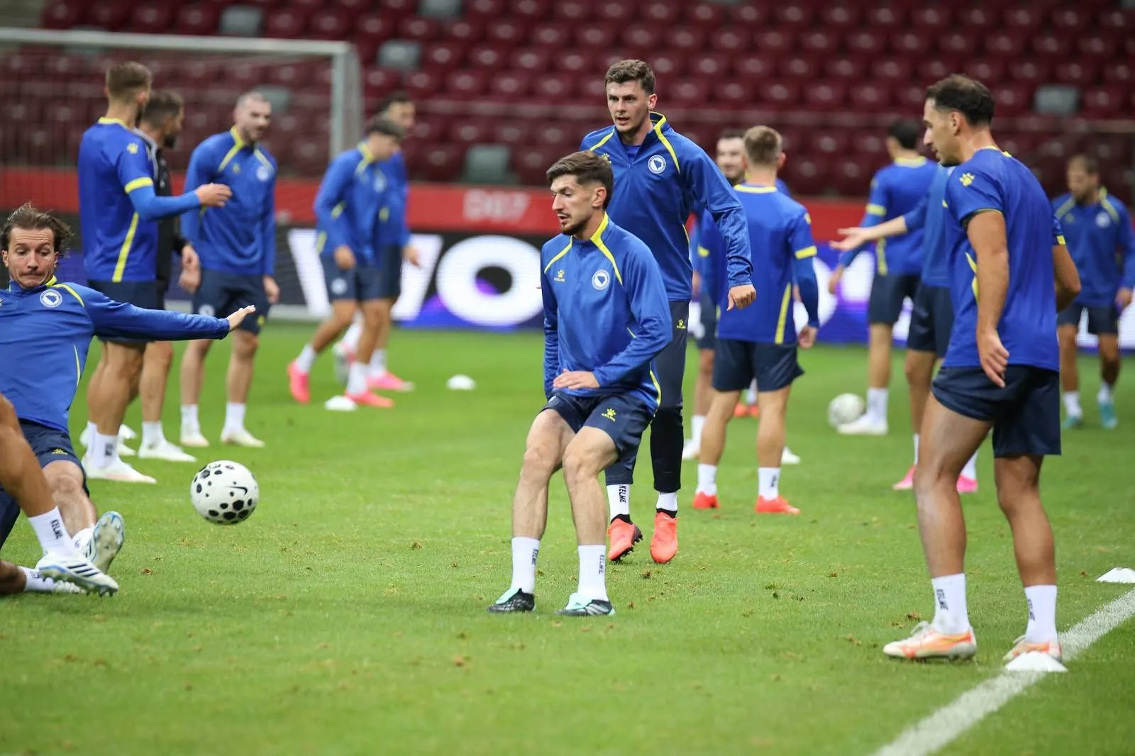(FOTO) Zmajevi odradili službeni trening, spremni su za duel protiv Poljske
