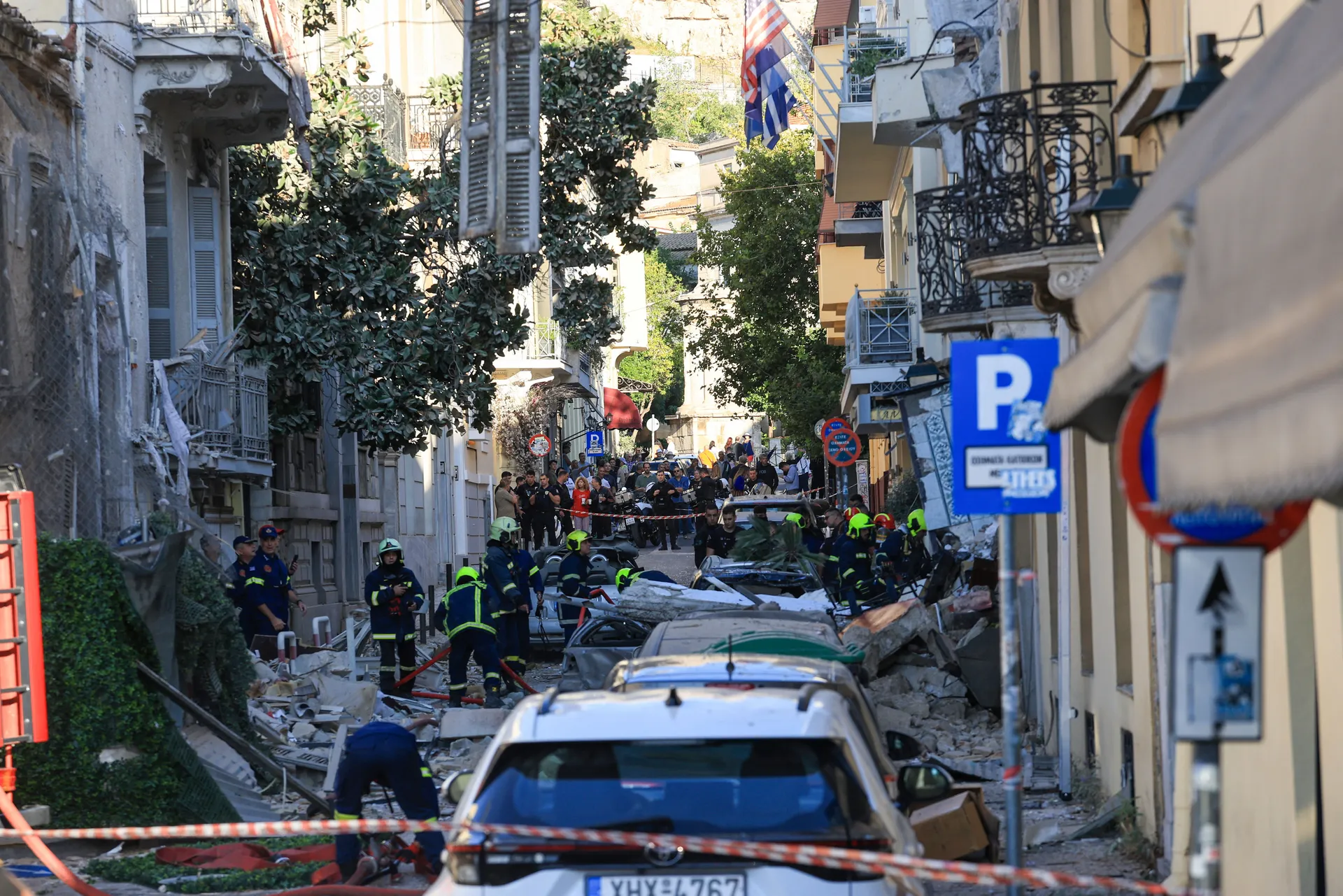 Emergency personnel work at the site where an old building partially collapsed following an explosion, at the touristy Plaka area in central Athens, Greece, September 25, 2026. REUTERS/Louisa Gouliamaki