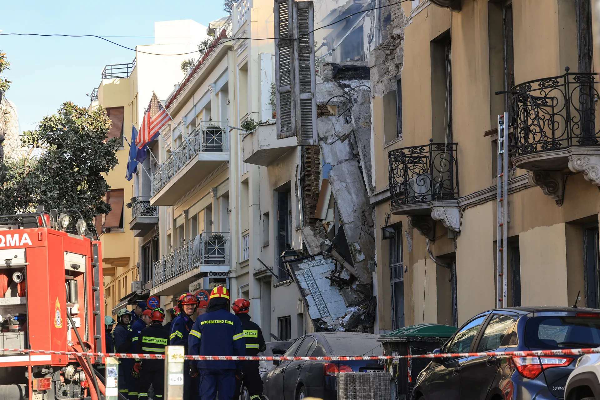 Emergency personnel work at the site where an old building partially collapsed following an explosion, at the touristy Plaka area in central Athens, Greece, September 25, 2026. REUTERS/Louisa Gouliamaki