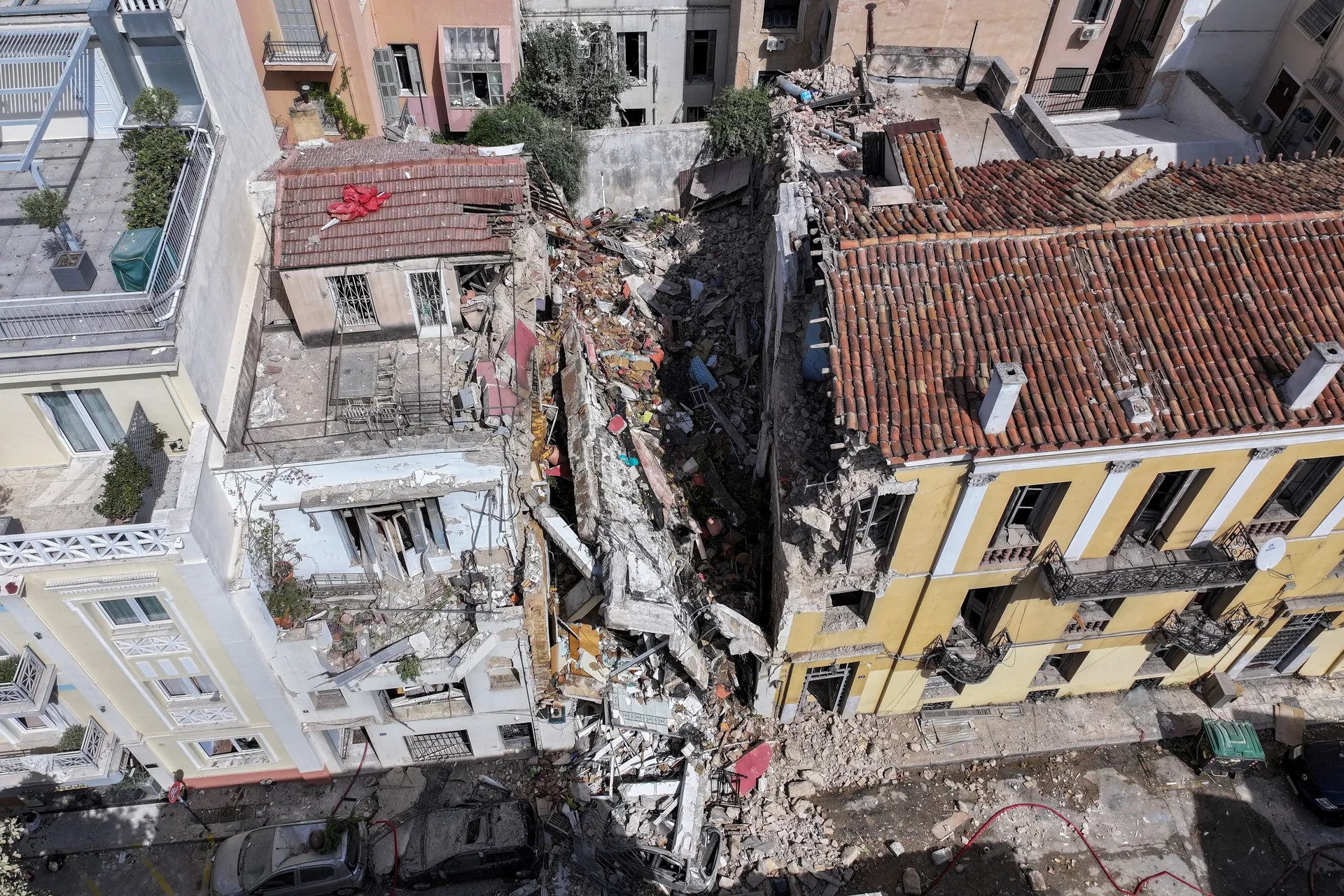 A drone view shows an old building, partially collapsed following an explosion, in the Plaka area, which is popular with tourists, in central Athens, Greece, September 25, 2026. REUTERS/Stamos Prousalis     TPX IMAGES OF THE DAY