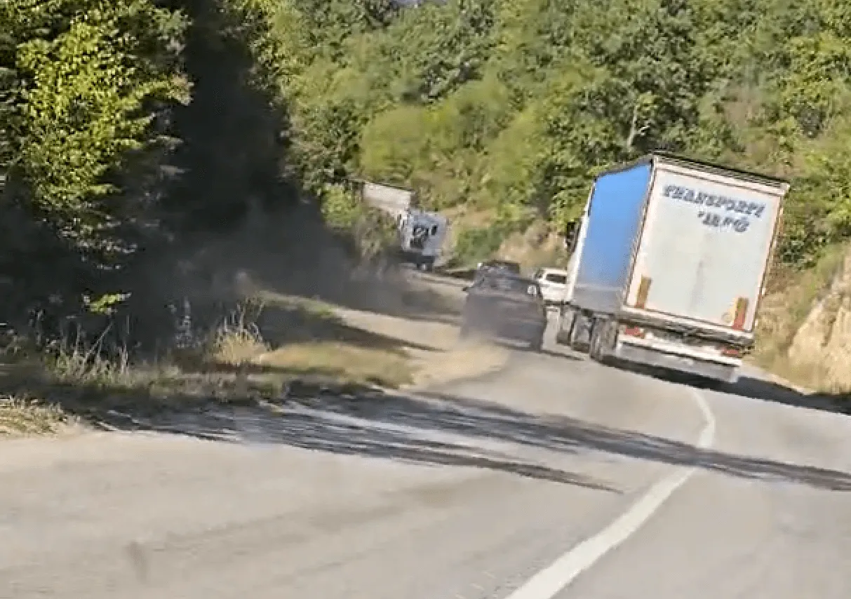 Pogledajte snimak presretanja kamiona kod Rogatice i napada na vozača