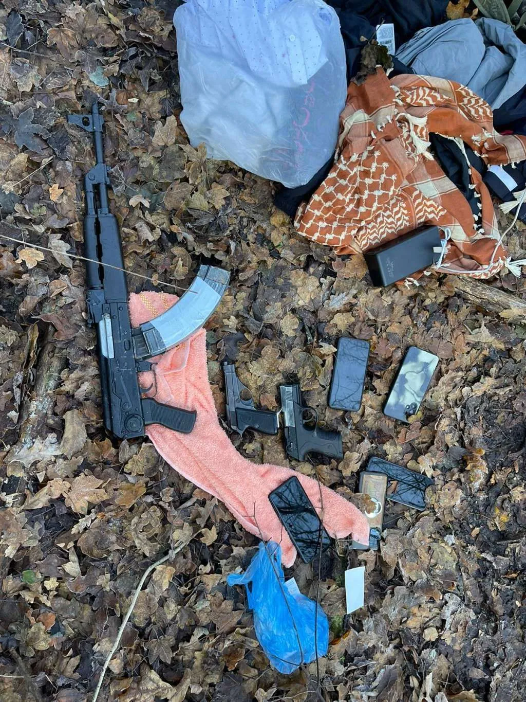 Šok za policiju, u pretresu objekta pronađene puške, streljivo i vojna oprema