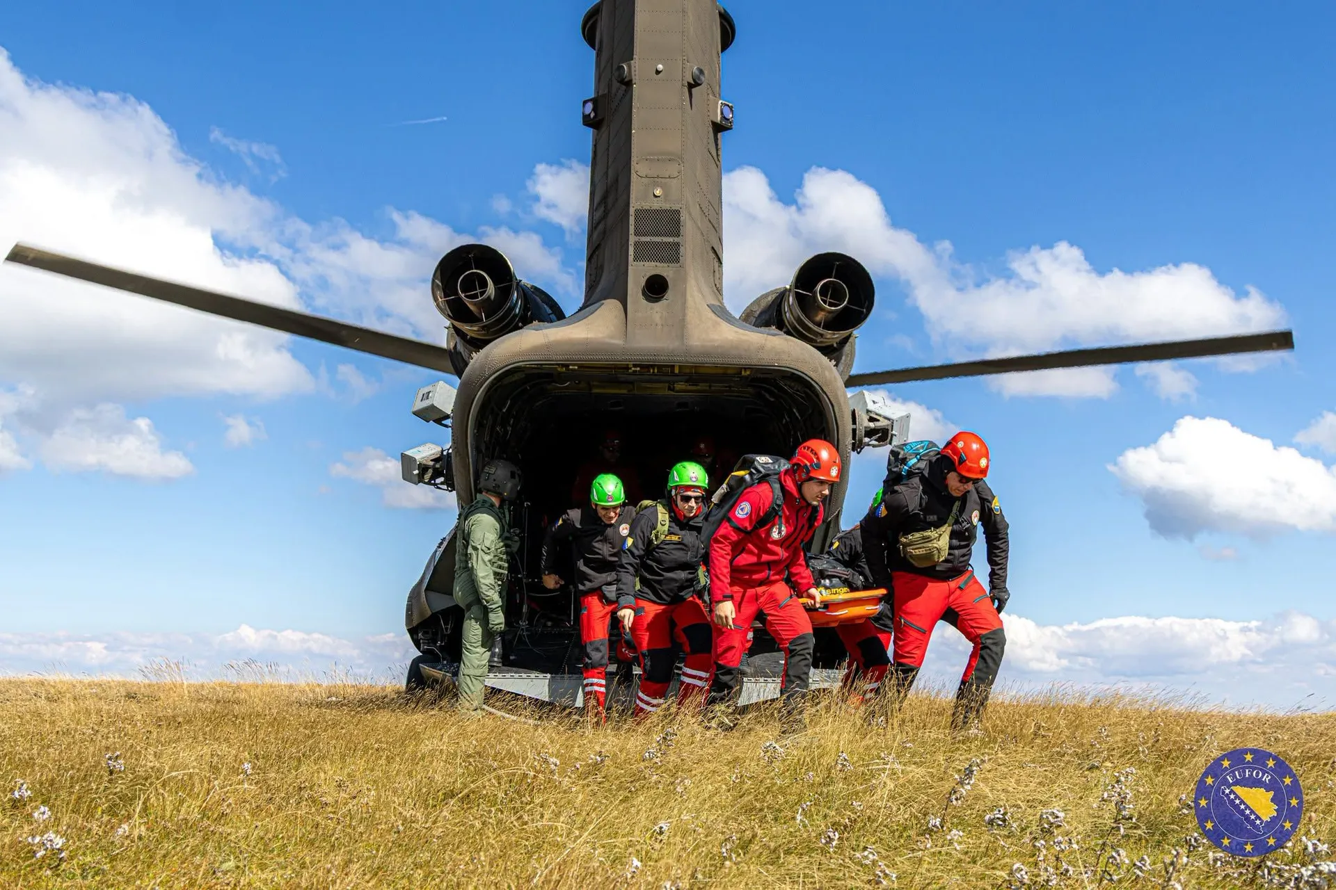 Kad pomoć ne može stići putem: GSS i EUFOR uvježbavali akcije helikopterom