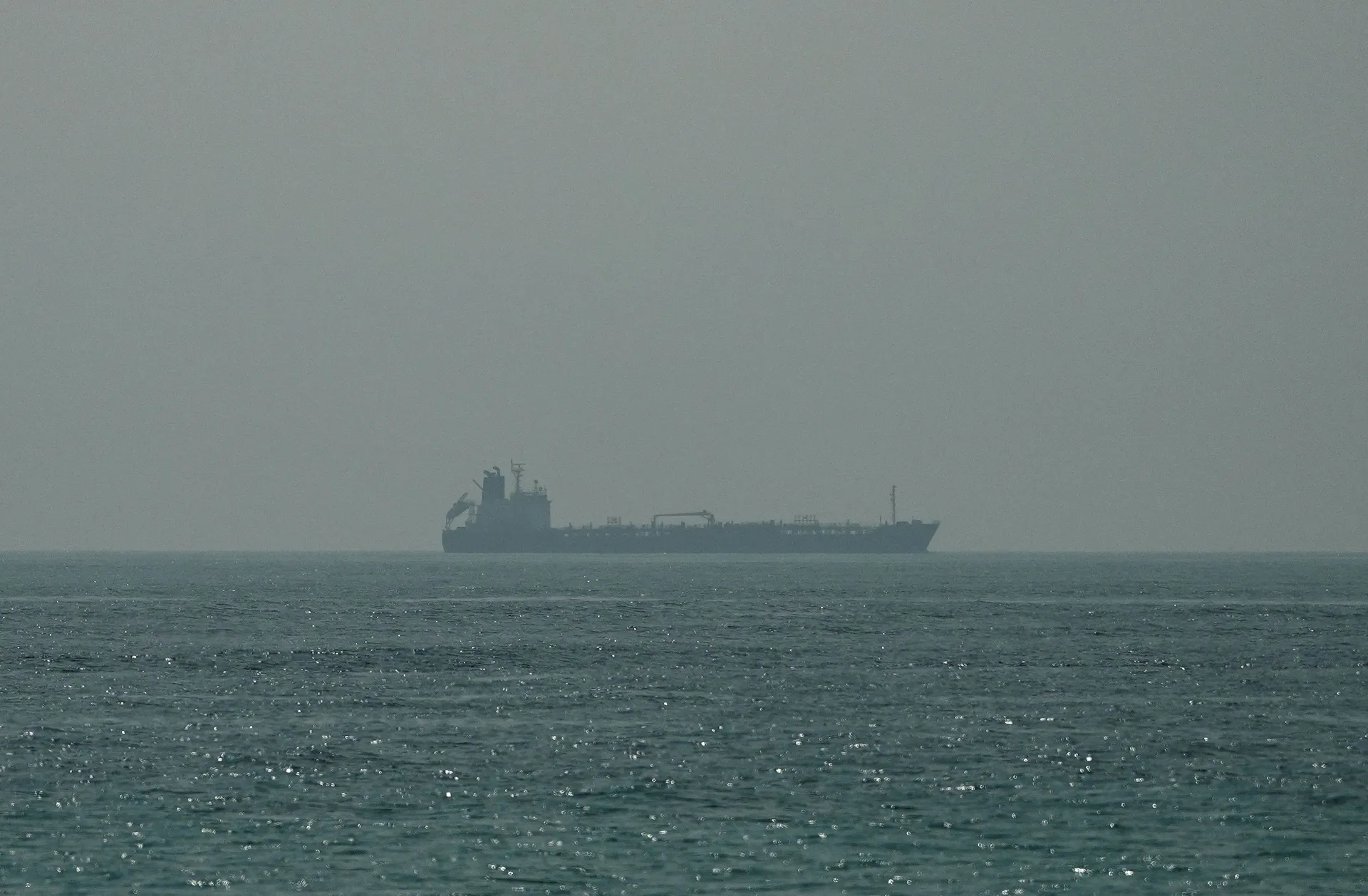 Nova eskalacija u Hormuzu, pogođen supertanker s 2.5 miliona barela nafte