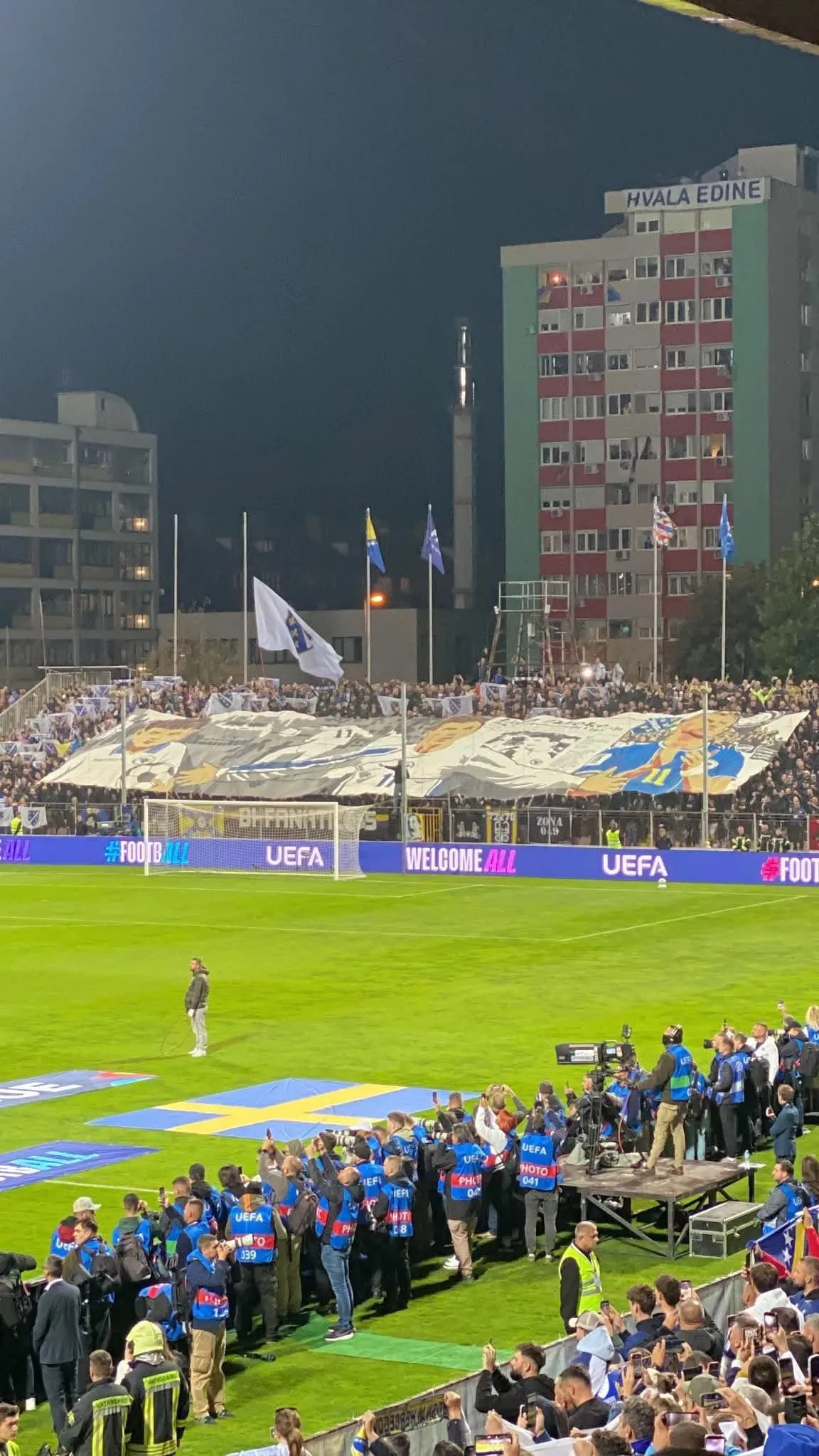 Kakve emocije, BHF tokom intoniranja himne podigao koreografiju Džeki