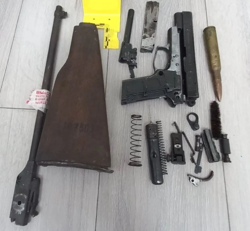 Rasvijetljena krađa u Kladnju, odnio aluminijsku konstrukciju i PVC stolariju