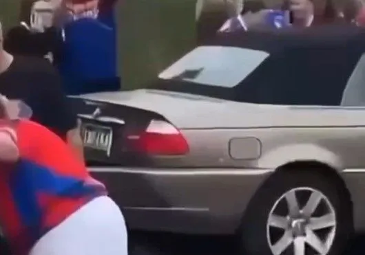 BMW-om se zabio u gomilu navijača, djevojčica (5) u kritičnom stanju