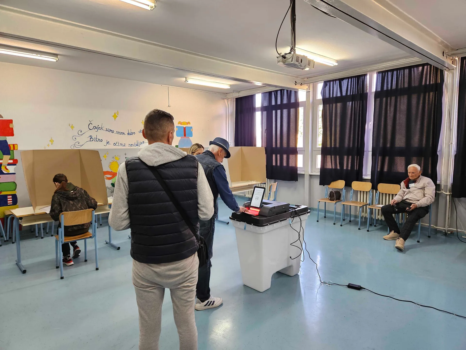Zabilježeni novi incidenti u RS: Svađa, vika i verbalni napad na biralištima