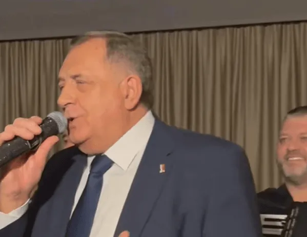 Dodik uz mikrofon proslavio izbornu pobjedu SNSD-a - "Ne može nam niko ništa"
