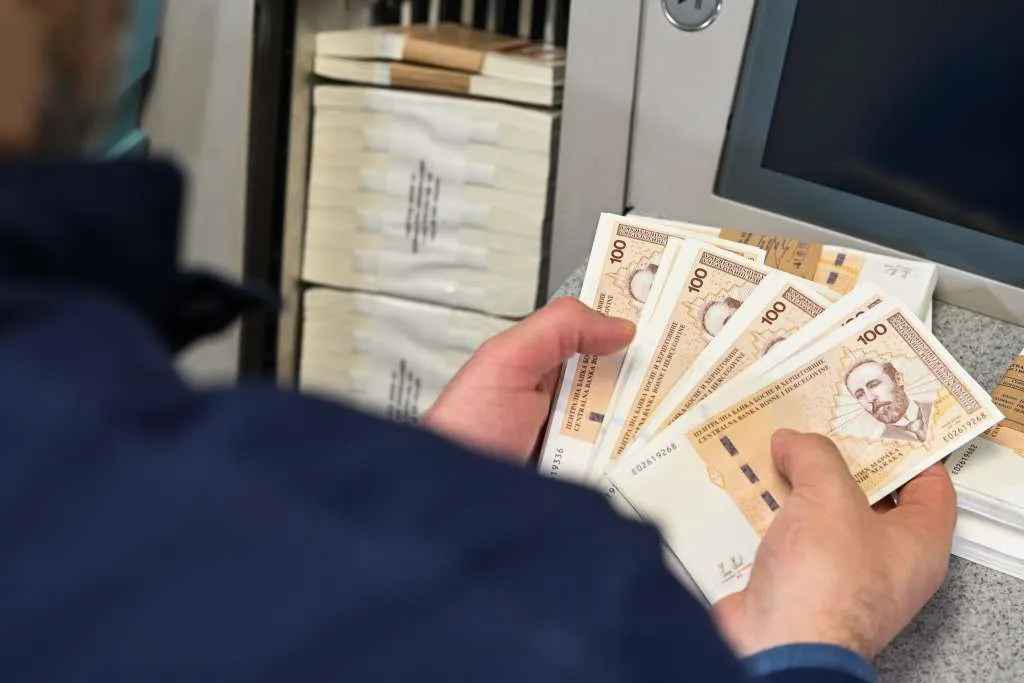 Poznato kada stižu septembarske penzije i koliko iznosi najniža