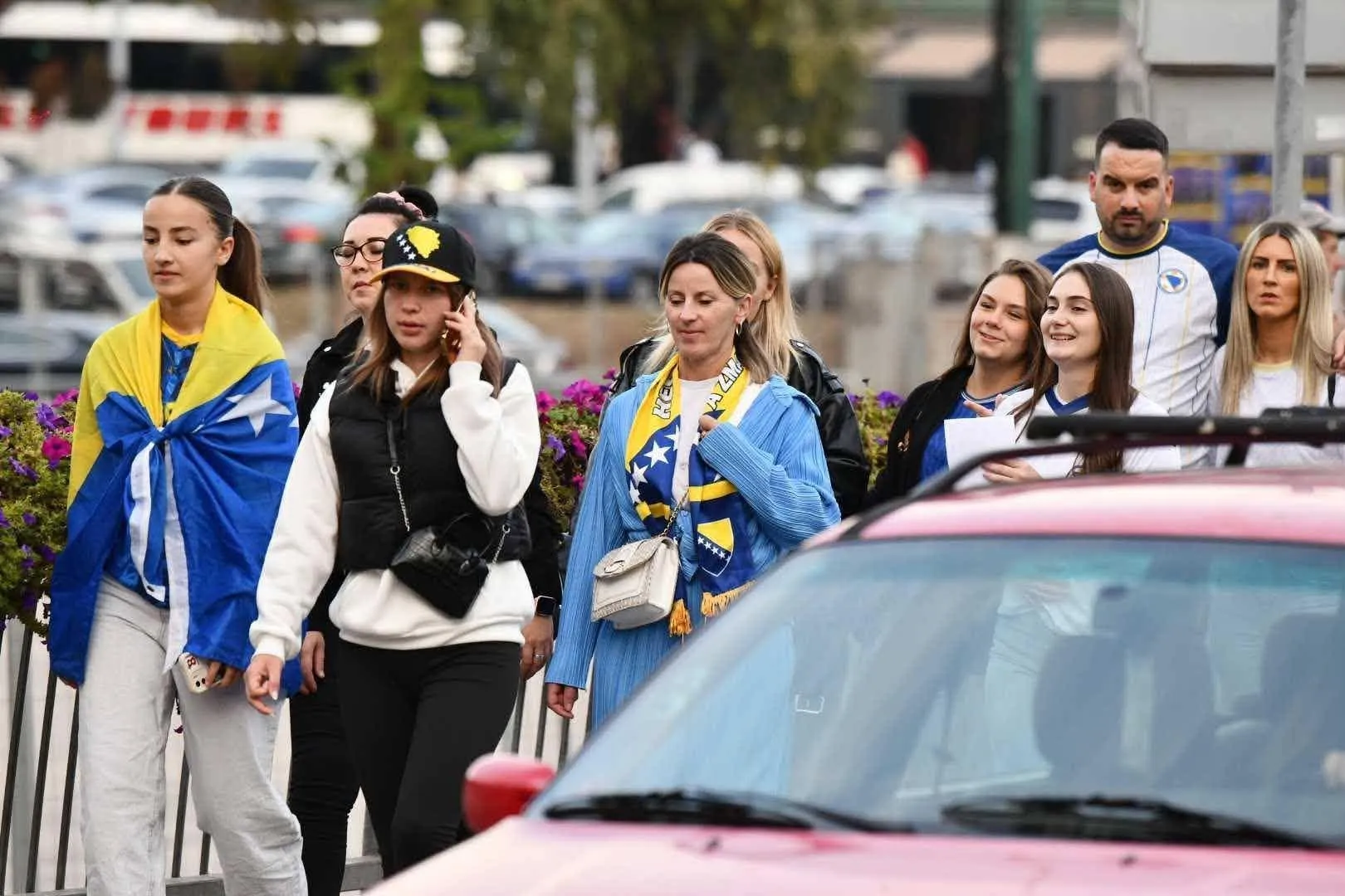 Navijači se okupljaju pred utakmicu BiH - Poljska