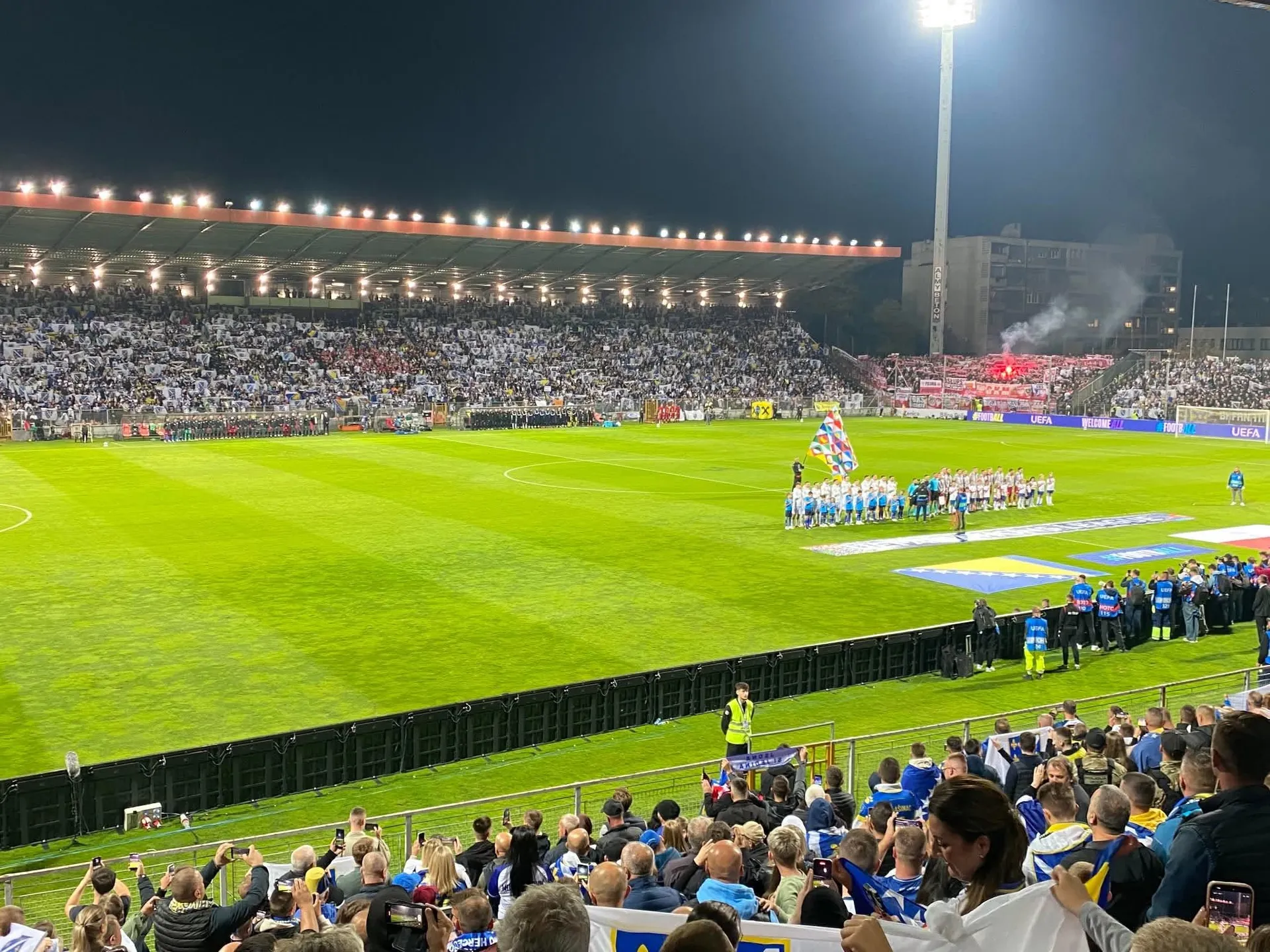 Fantastična atmosfera na Bilinom polju prilikom intoniranja himne BiH