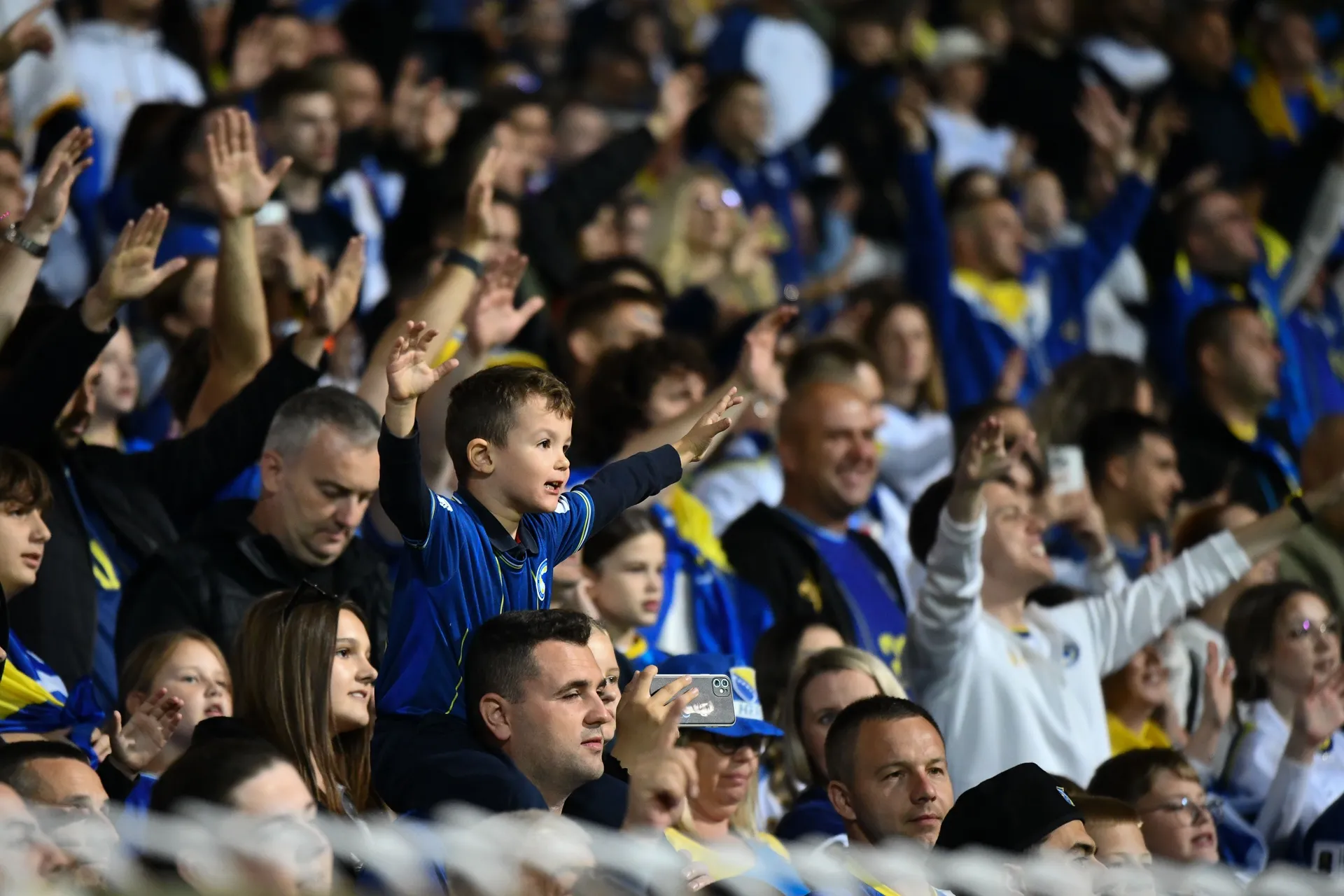 Sjajna atmosfera na stadionu i večeras