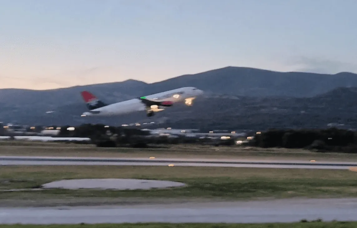 Čovjek koji je rekao da se u avionu u Splitu nalazi bomba je svećenik?