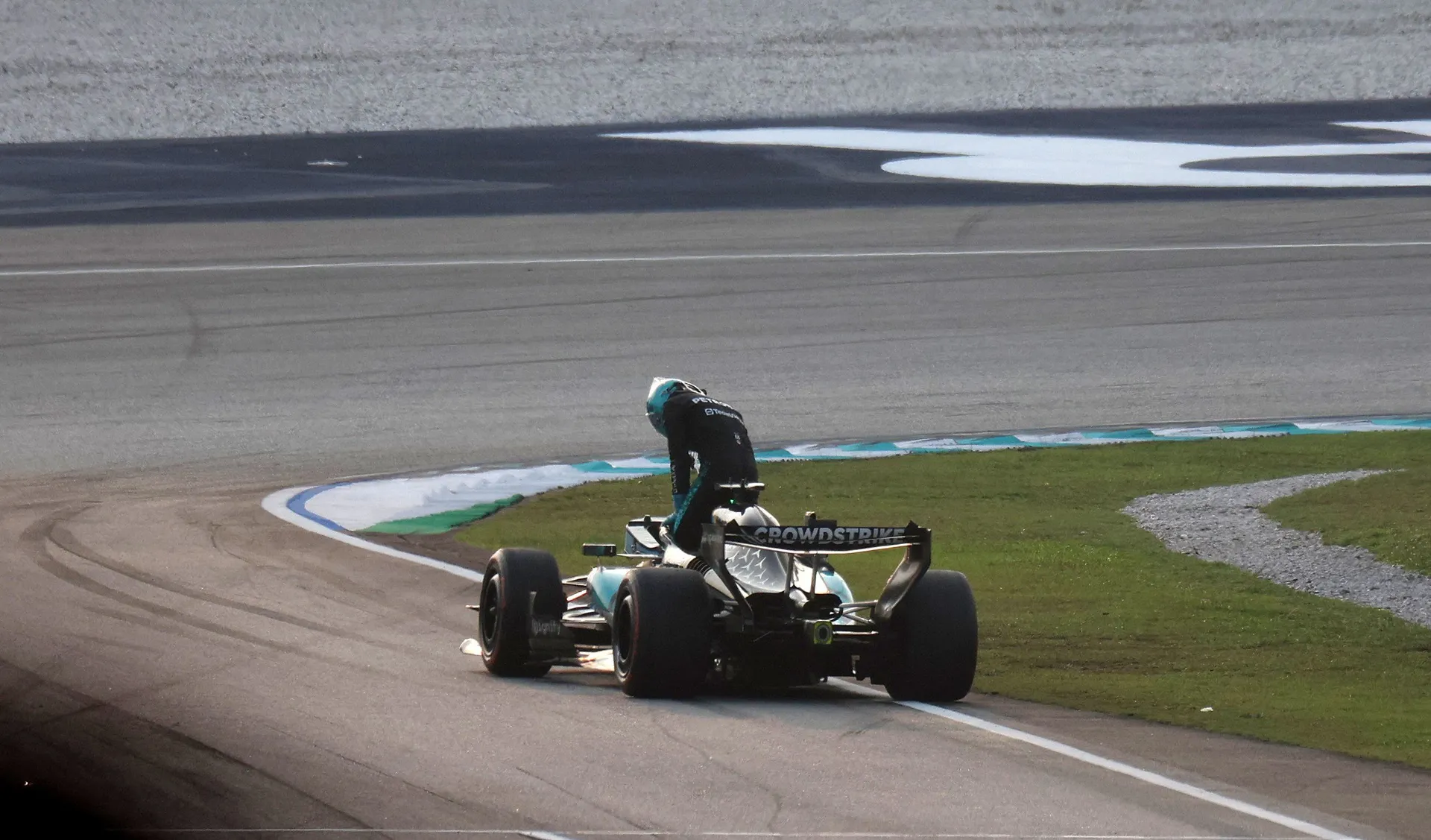 George Russell suočen s kaznom u Singapuru nakon kvara na motoru u Sepangu