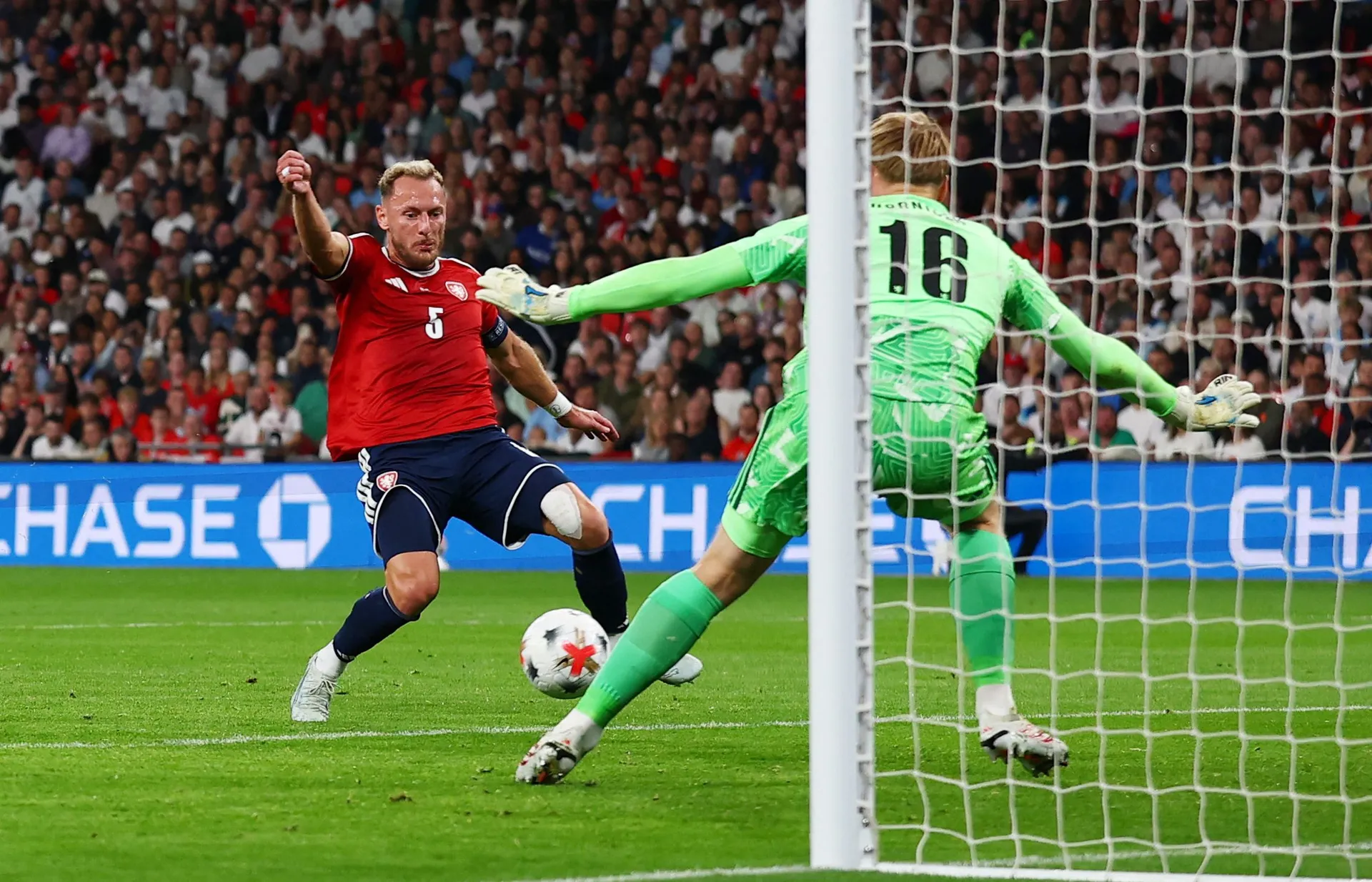 Kapiten Češke je postigao teško objašnjiv autogol, vodstvo potvrdio Harry Kane