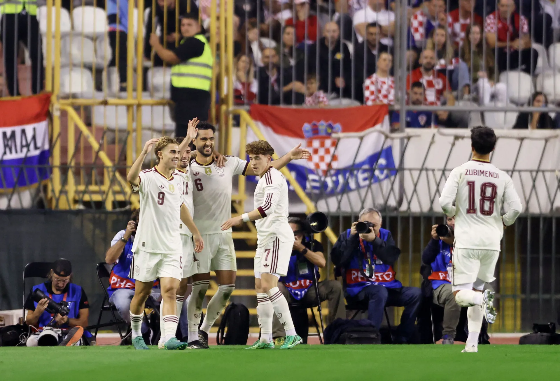 Show Harryja Kanea na Wembleyju,  Merino rastužio Hrvatsku na Poljudu