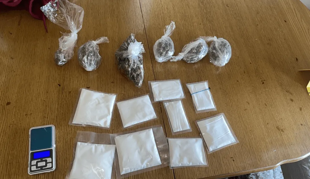 Akcija u Kalesiji, kod muškaraca pronađeni 2,5 kilograma droge i hiljade eura