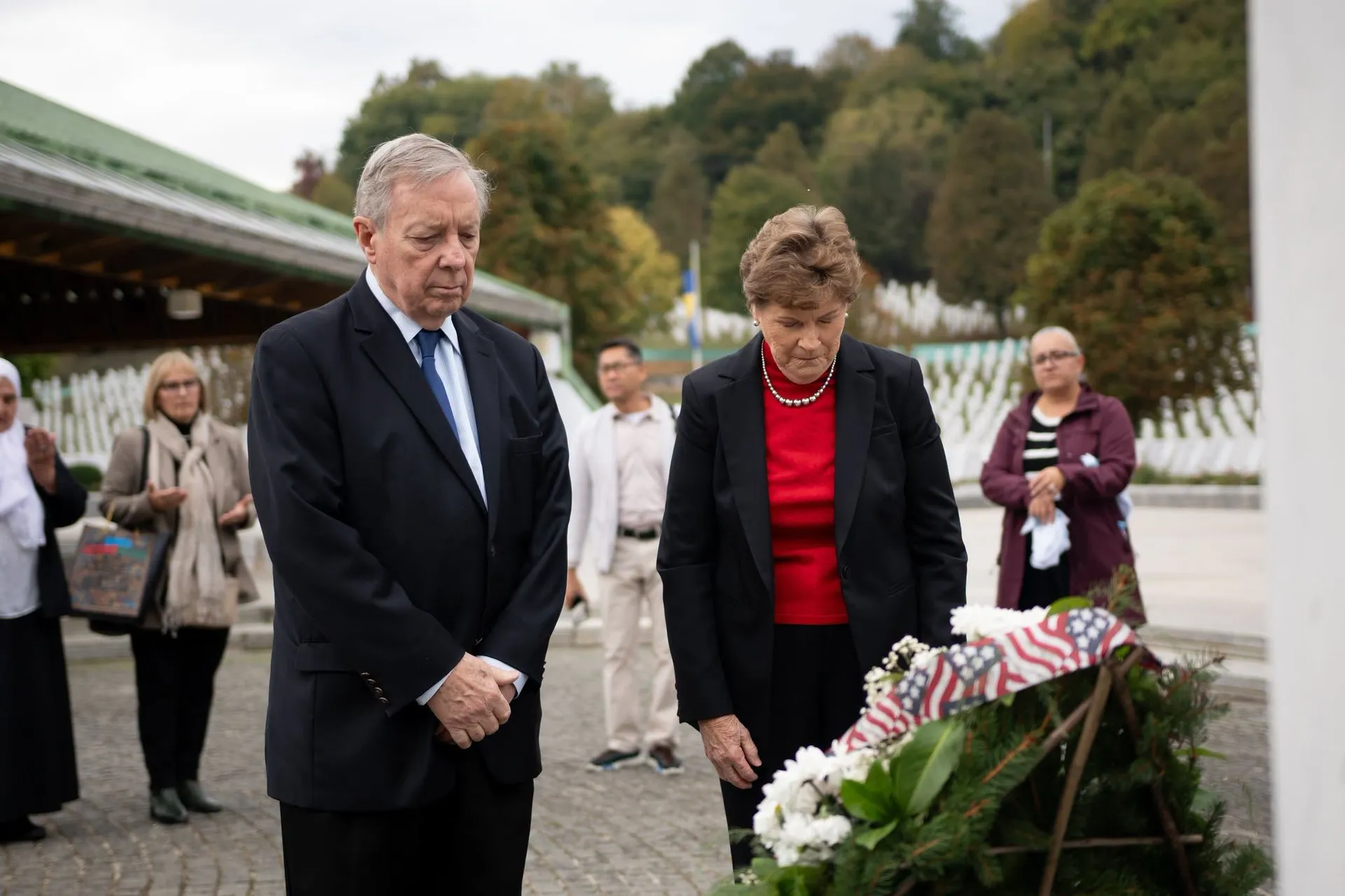 Američki senatori stigli u Srebrenicu, odali počast žrtvama genocida