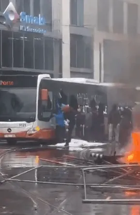 Neredi u centru Brisela, maskirane grupe napale policiju tokom protesta