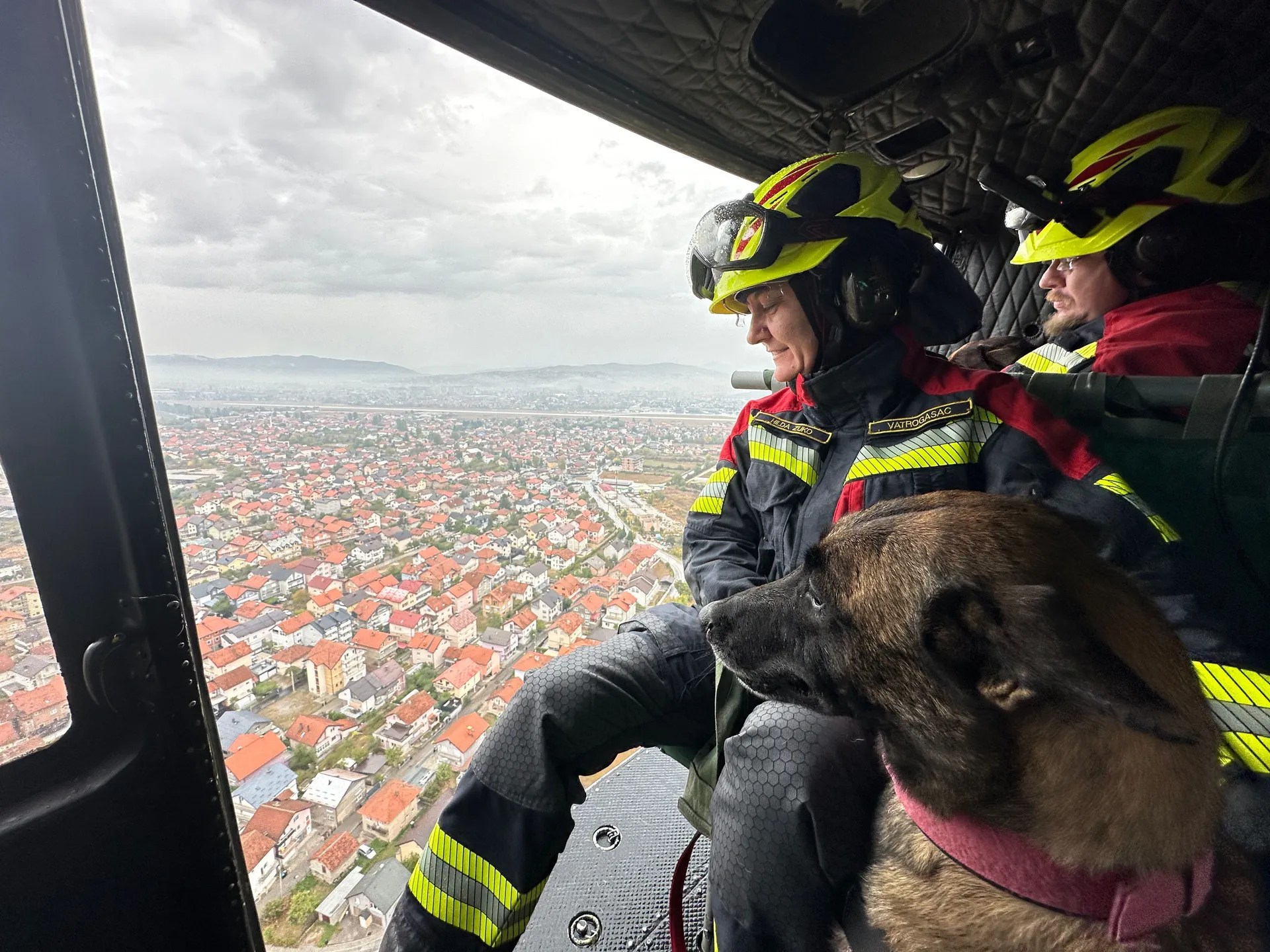 Letjeli smo helikopterom sa spasilačkim psima: Nala, Đurđa i Iko savladali obuku