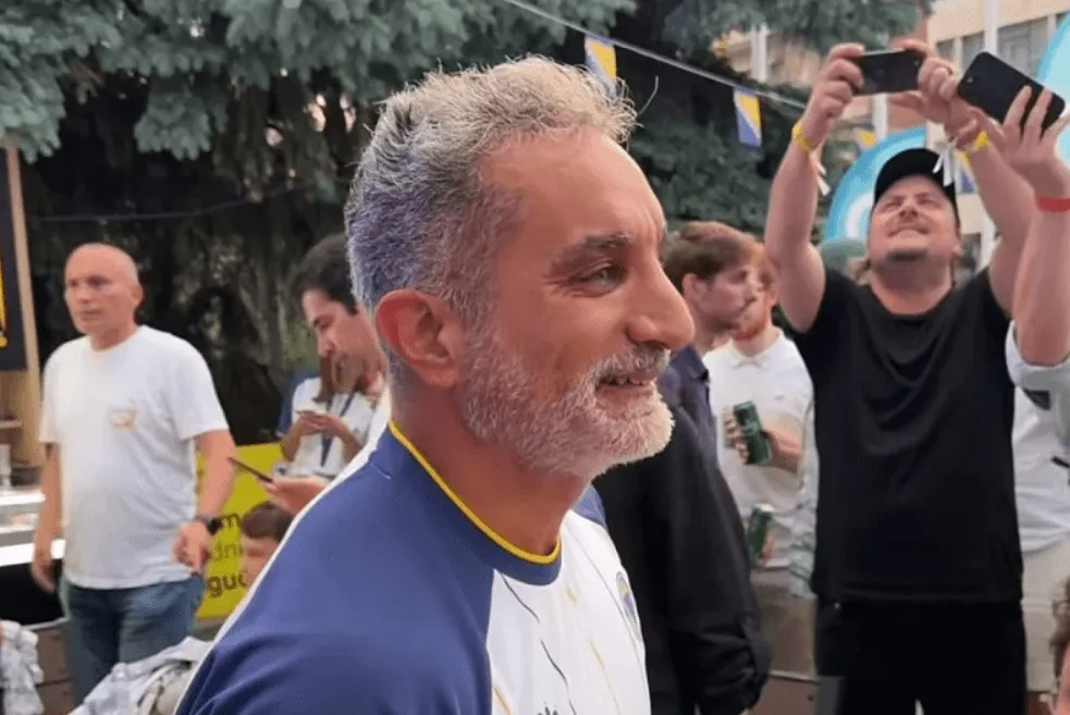 Bassem Youssef opet dolazi u BiH, snimat će film o genocidu u Srebrenici