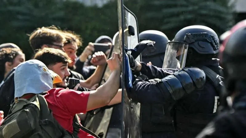 Francuski premijer pozvao na uvođenje policijskog sata nakon naslinih protesta