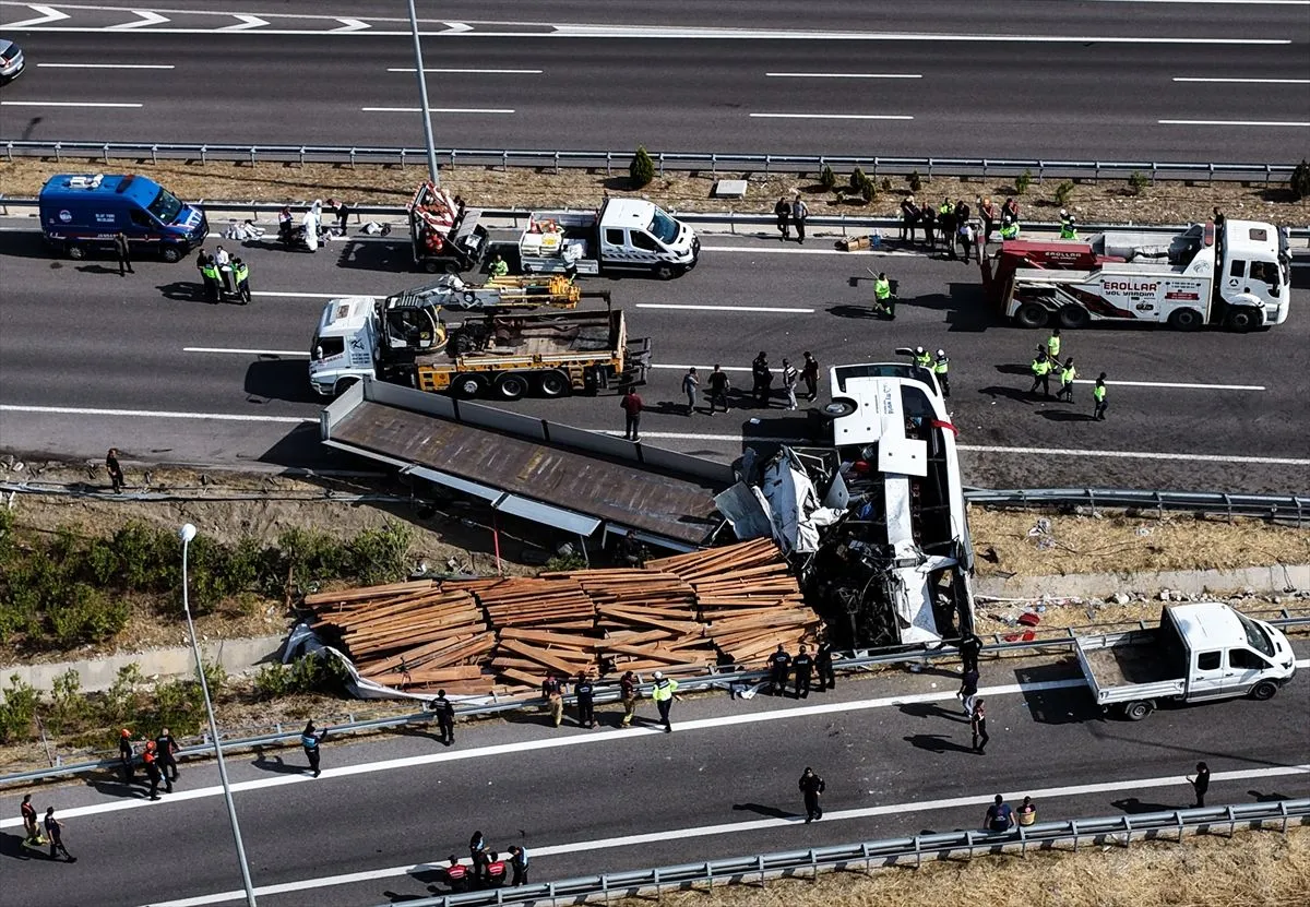 Tragedija na autoputu u Turskoj, sudar autobusa i kamiona odnio 11 života