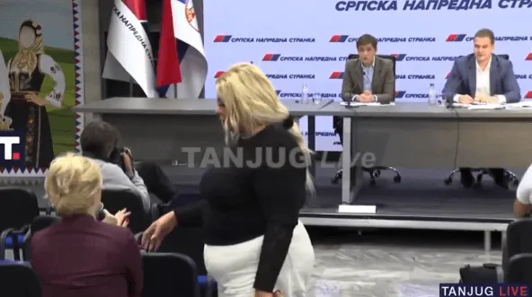 Srbijanskoj novinarki pokušali oteti mikrofon zbog pitanja Ani Brnabić