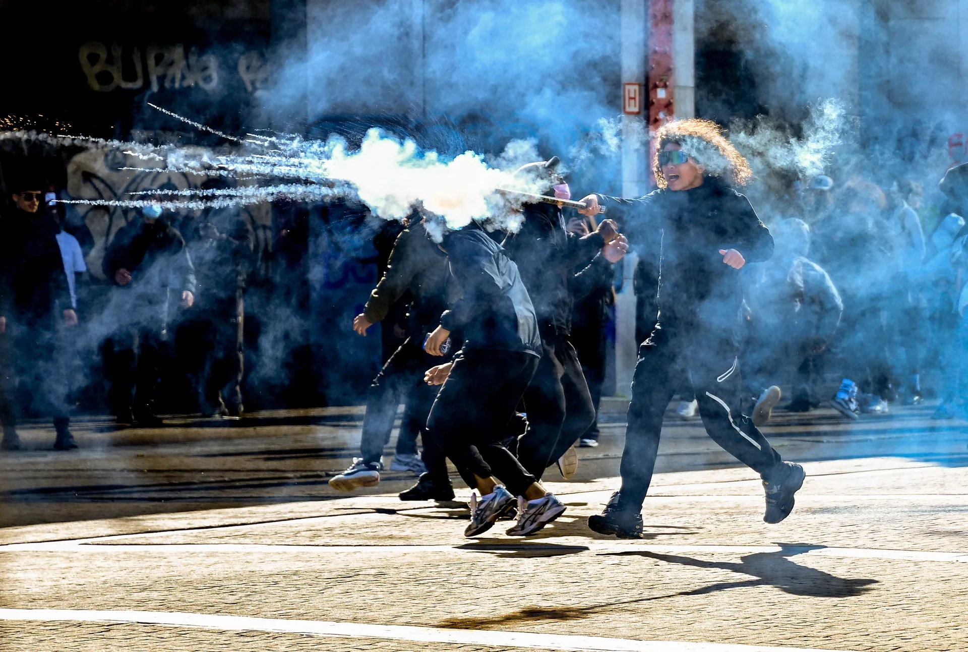 BRISEL, BELGIJA – 12. OKTOBAR: U glavnom gradu Belgije Briselu izbili su sukobi između studenata koji su protestovali protiv budžetskih rezova i reformi u obrazovanju na francuskom jeziku i policije, a uhapšeno je 10 demonstranata, od kojih je devet mlađe