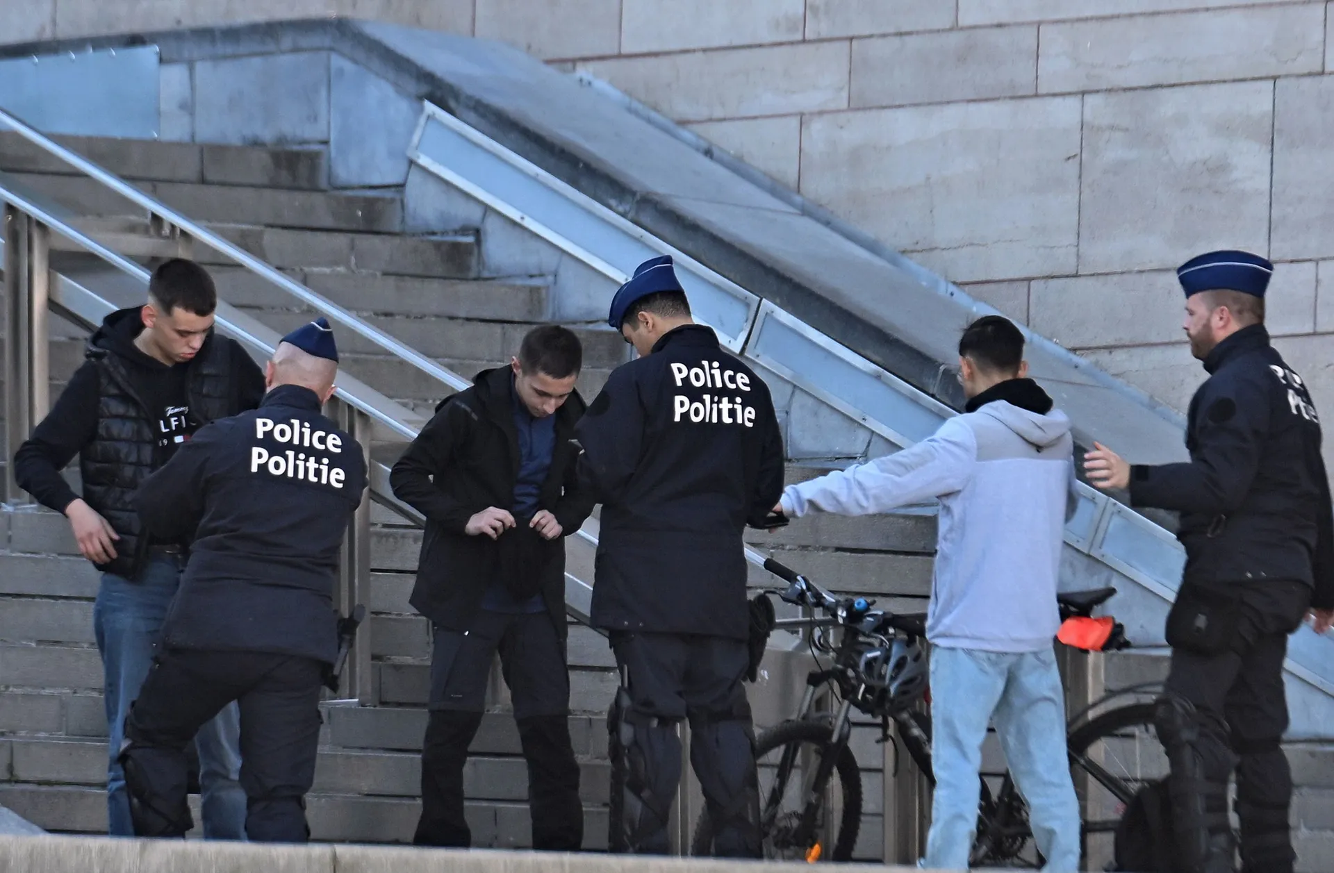 BRISEL, BELGIJA – 12. OKTOBAR: U glavnom gradu Belgije Briselu izbili su sukobi između studenata koji su protestovali protiv budžetskih rezova i reformi u obrazovanju na francuskom jeziku i policije, a uhapšeno je 10 demonstranata, od kojih je devet mlađe