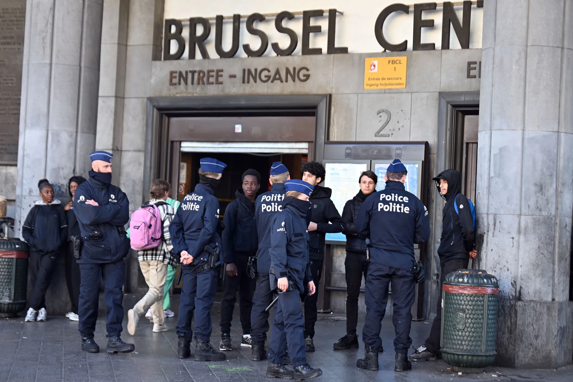 BRISEL, BELGIJA – 12. OKTOBAR: U glavnom gradu Belgije Briselu izbili su sukobi između studenata koji su protestovali protiv budžetskih rezova i reformi u obrazovanju na francuskom jeziku i policije, a uhapšeno je 10 demonstranata, od kojih je devet mlađe