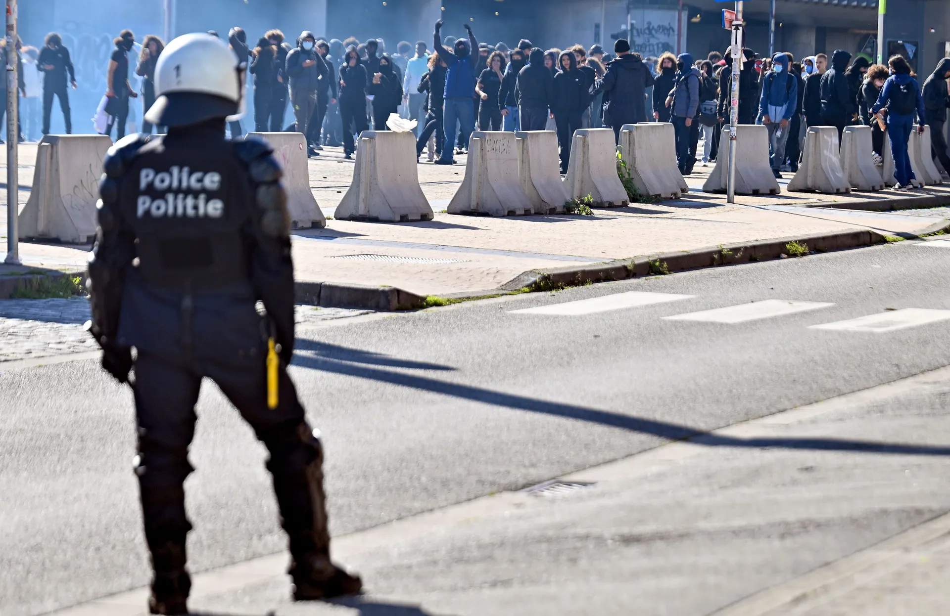 BRISEL, BELGIJA – 12. OKTOBAR: U glavnom gradu Belgije Briselu izbili su sukobi između studenata koji su protestovali protiv budžetskih rezova i reformi u obrazovanju na francuskom jeziku i policije, a uhapšeno je 10 demonstranata, od kojih je devet mlađe