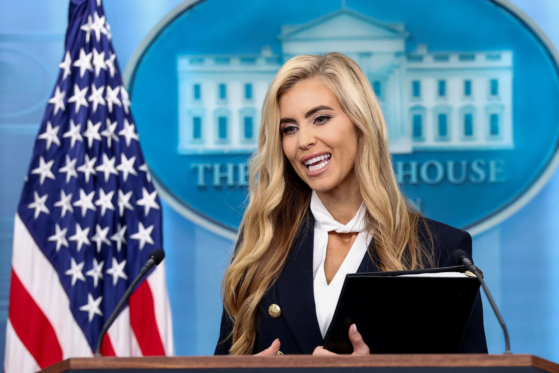 Kad je čitanje s papira prevelik izazov, upoznajte Trumpovu glasnogovornicu