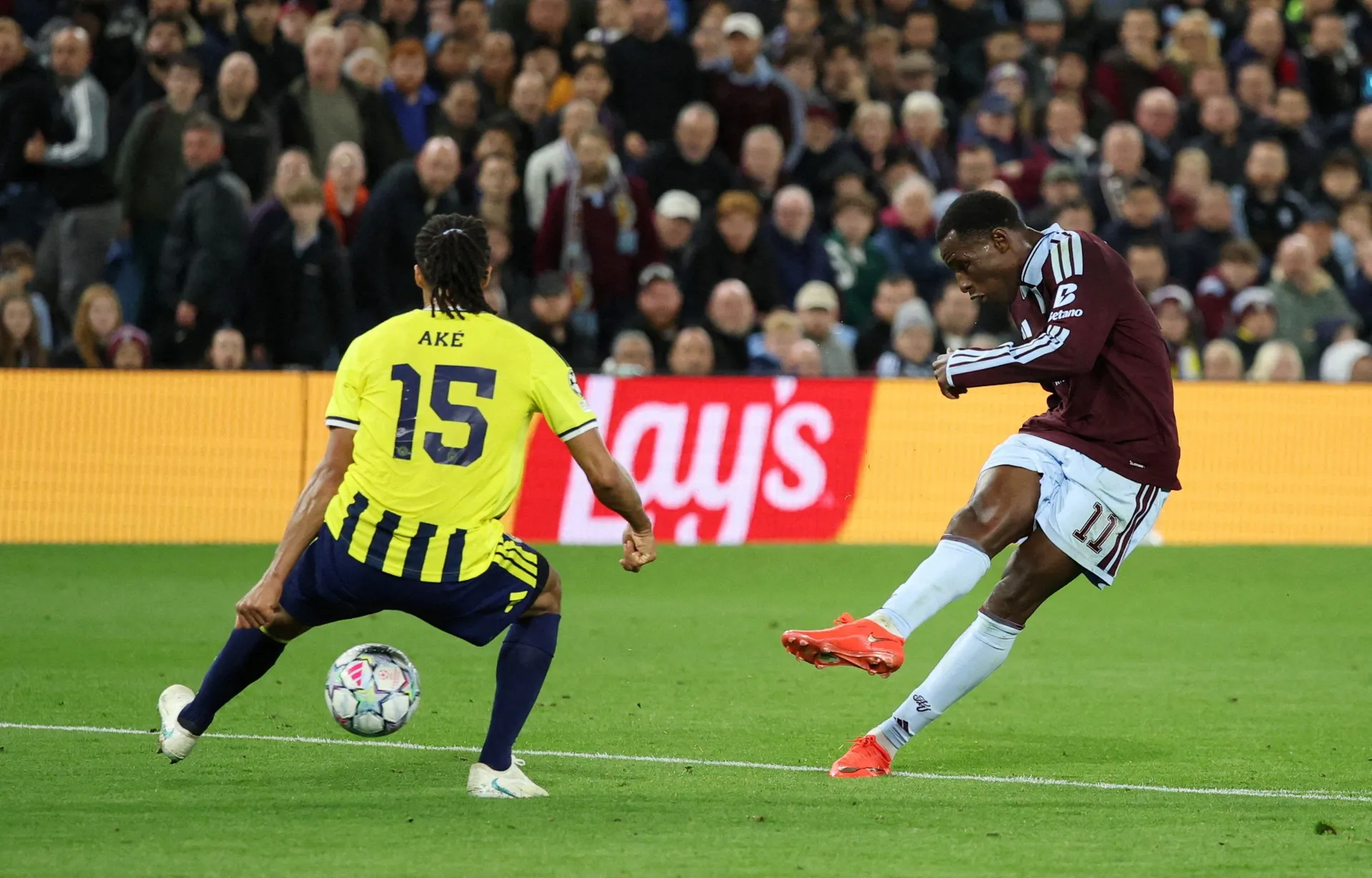 Furiozna Villa gazi Fenerbahče, Nicolas Jackson postigao dva skoro ista gola