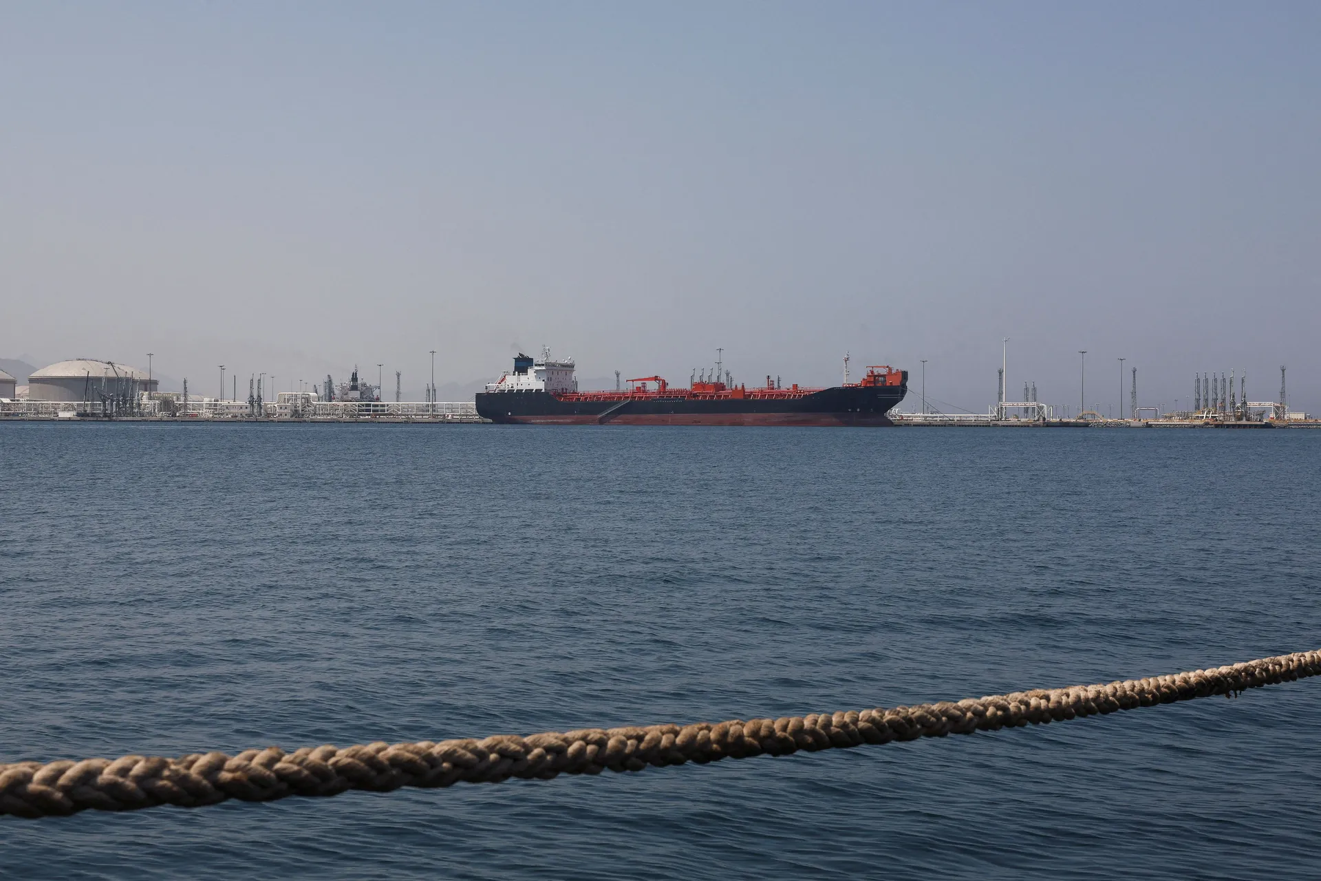 Još jedan tanker u plamenu kod Hormuza, Iran tvrdi da je prekršio zabranu