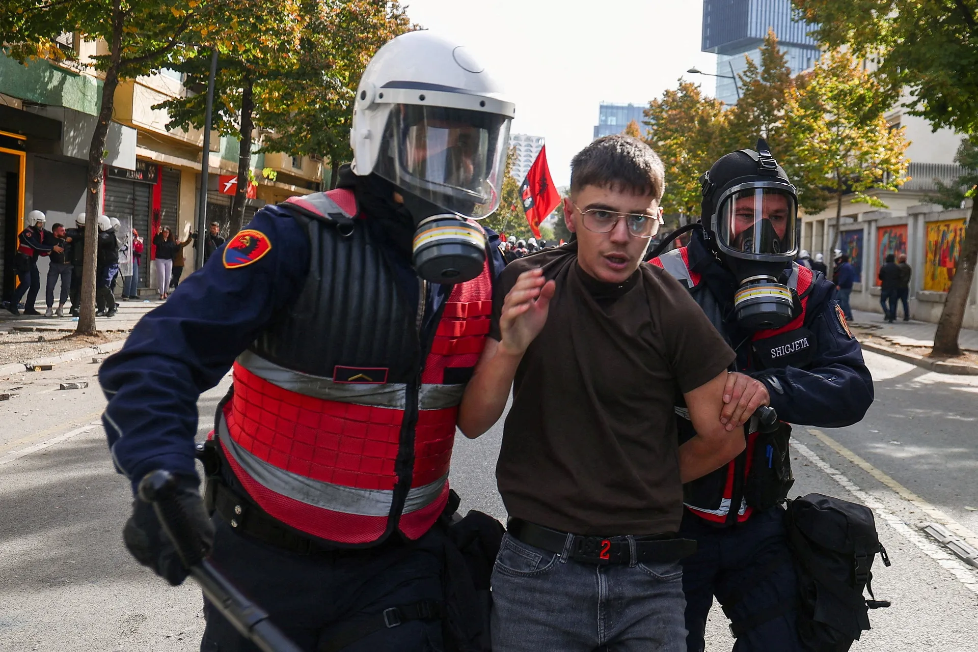 Riot police detain a demonstrator amid an anti-government protest by students, in Tirana, Albania, October 15, 2026. REUTERS/Florion Goga     TPX IMAGES OF THE DAY