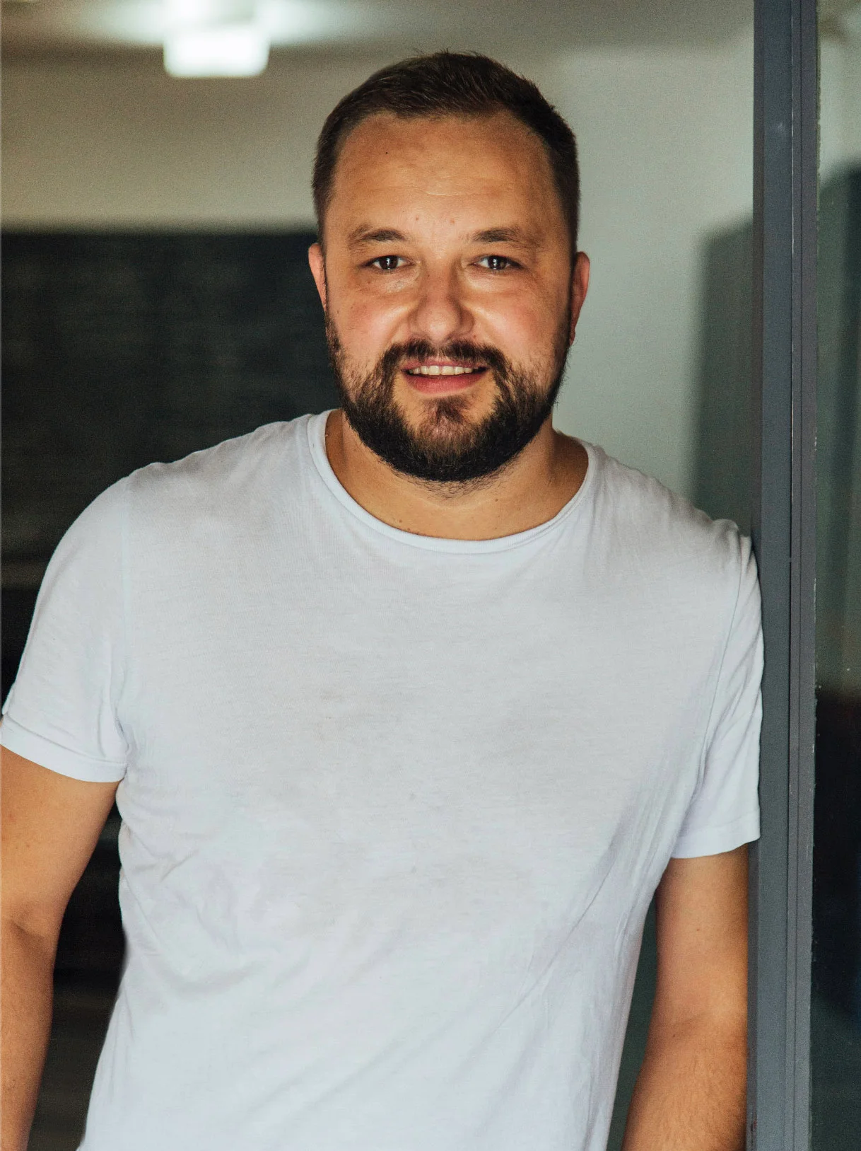Mladen Miljanović, umjetnik: Između ratnog spektakla i stvarnosti traume
