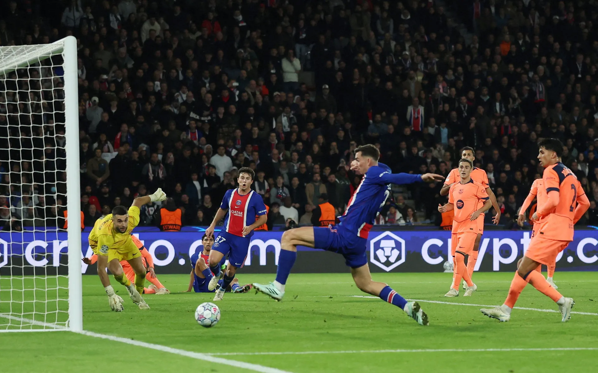 Komentatoru Arena Sporta tokom prenosa utakmice PSG - Barca "izletila" psovka