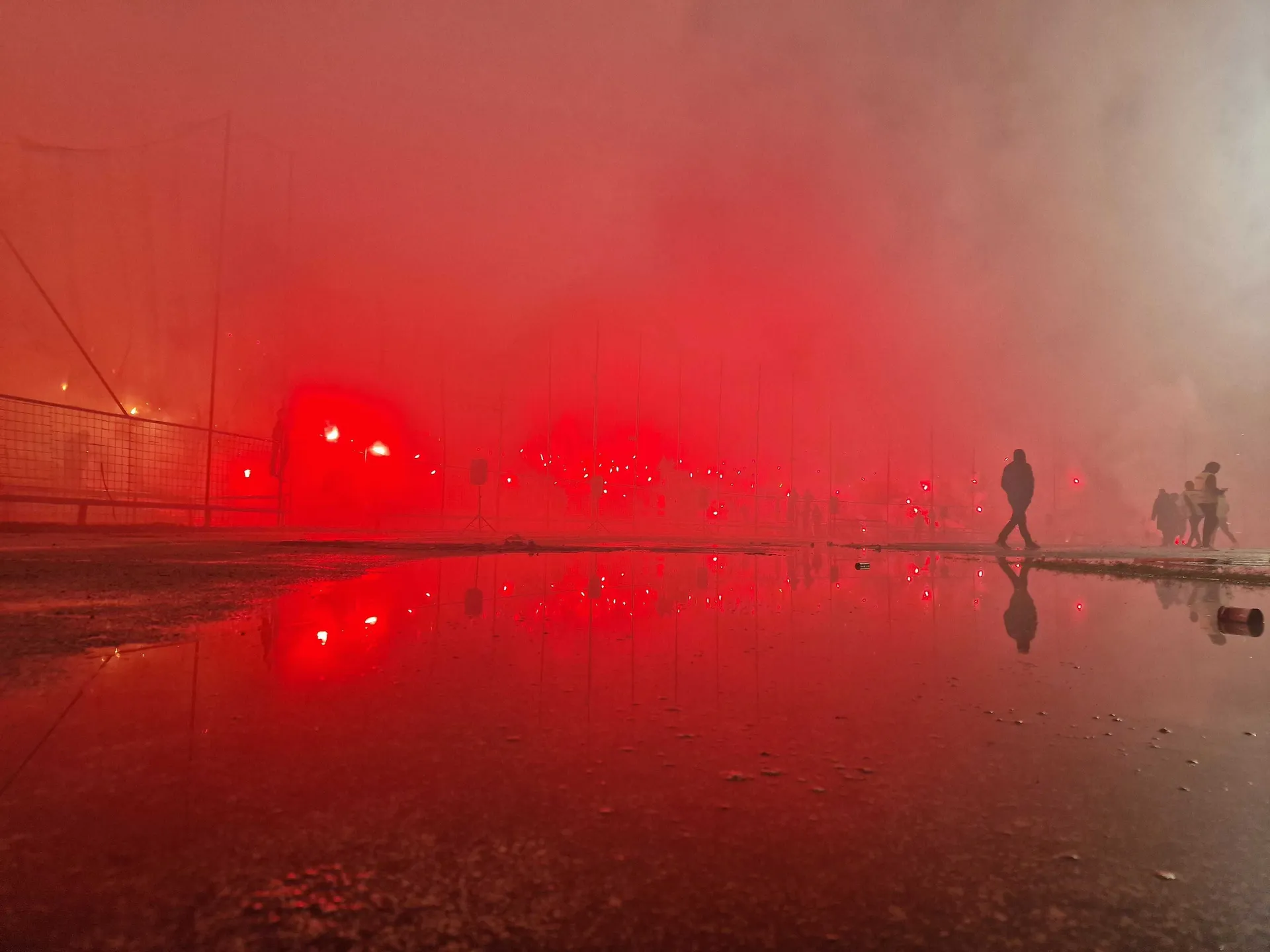 Navijači Sarajeva u 80. minuti popalili baklje, utakmica prekinuta