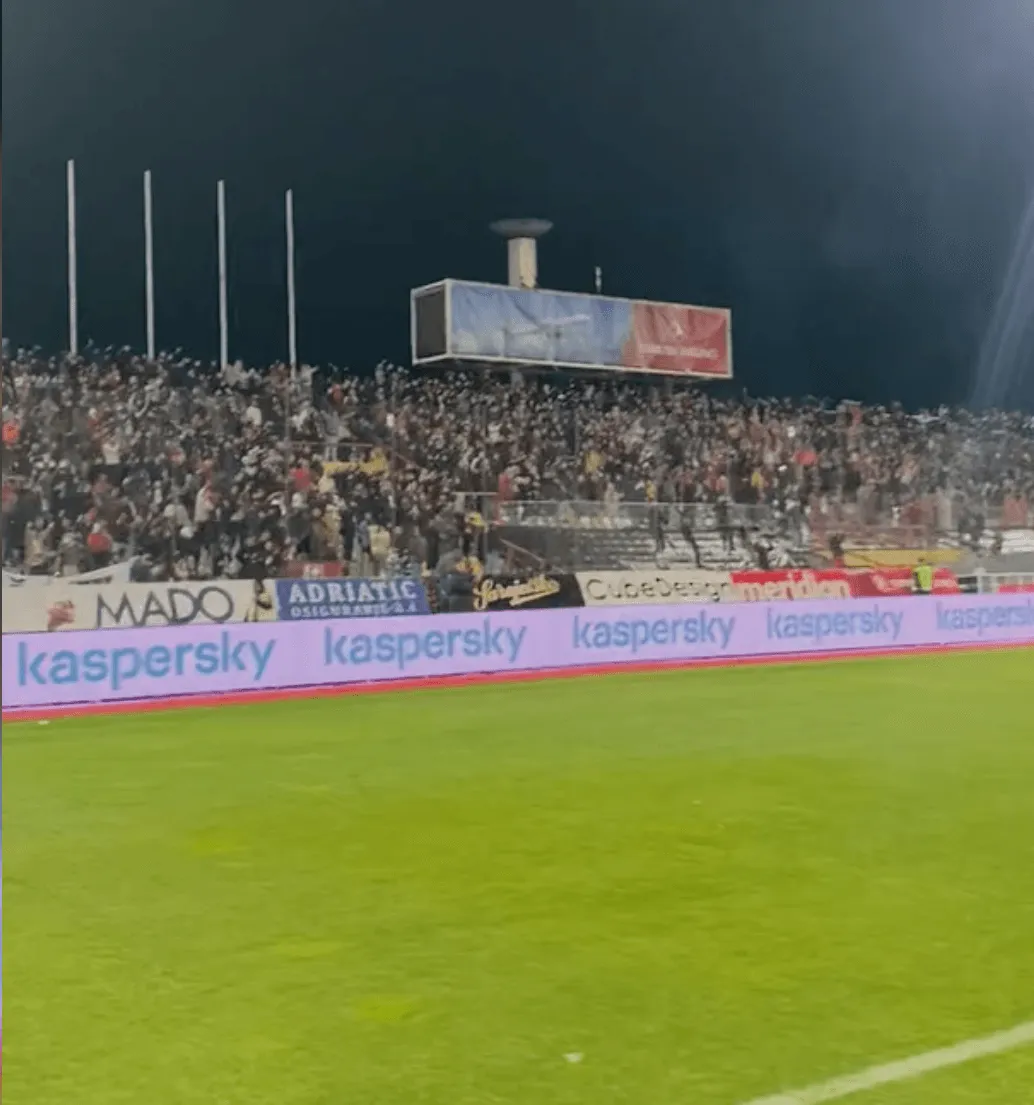 Igrači Sarajeva uz 'Plavo oko plakalo je' proslavili pobjedu protiv Plavih