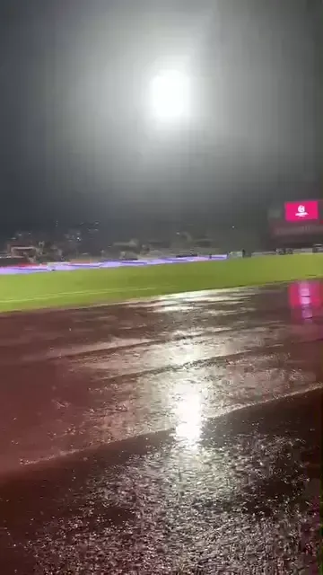 Pljusak kvari ambijent, jaka kiša pogodila Sarajevo pred početak derbija
