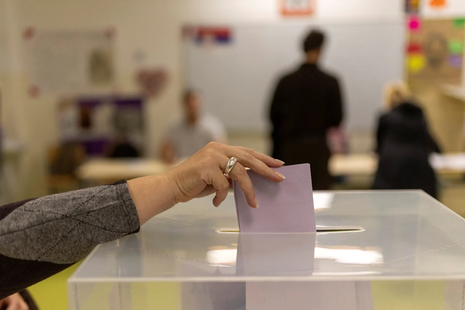 Nevjerovatna izlaznost u Srbiji do 17 sati: Glasalo 60,9 posto birača!